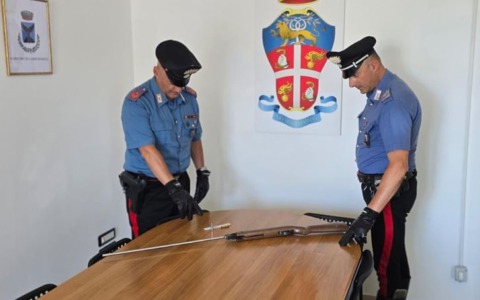 Arrestato 42enne per possesso di carabina modificata