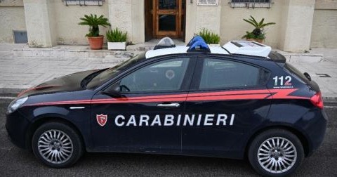 Finge di essere carabiniere, ma la vittima è un vero militare