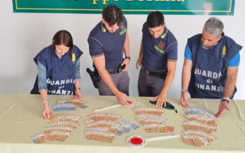 Quattro indagati per riciclaggio di fatture false