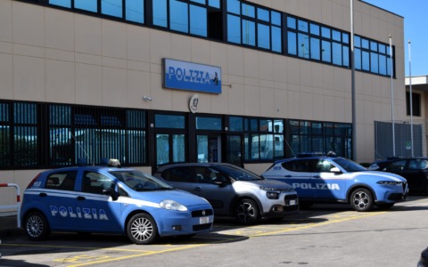 Controlli della Polizia a Fondi: immigrati e spaccio nel mirino