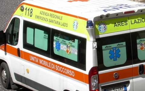 Incidente sulla Pontina: furgone si ribalta, traffico in tilt