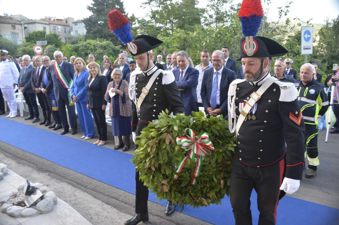 Inaugurata la stele per il Carabiniere Di Tano a Santi Cosma