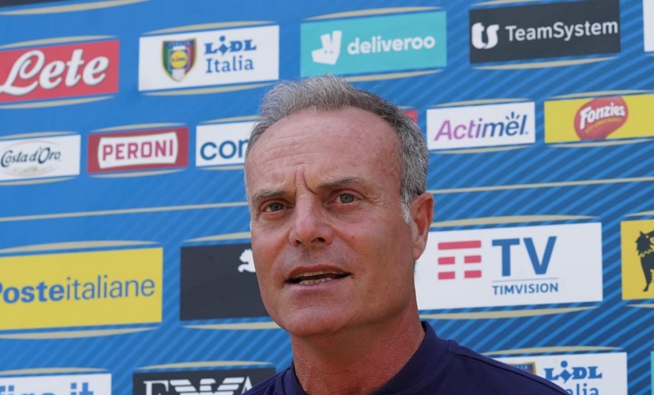 Emiliano Del Duca osserva i talenti del beach soccer a Terracina