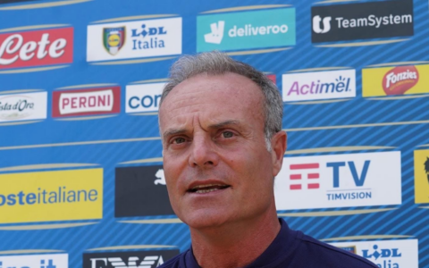 Emiliano Del Duca osserva i talenti del beach soccer a Terracina