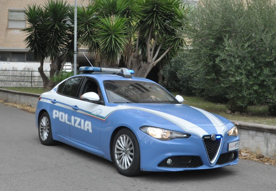 Indagini su baby gang ad Aprilia con pistola giocattolo