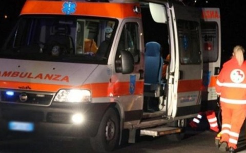 Bracciante indiano travolto da auto mentre va al lavoro