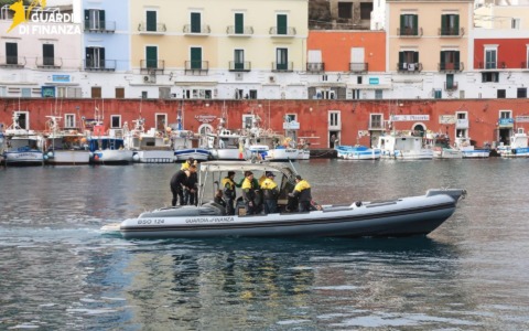 Blitz della Guardia di Finanza nelle isole Pontine