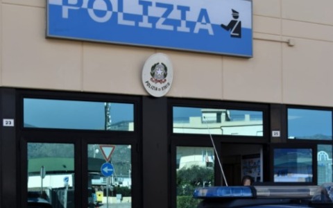 Sospesa la licenza di una barberia per spaccio di hashish