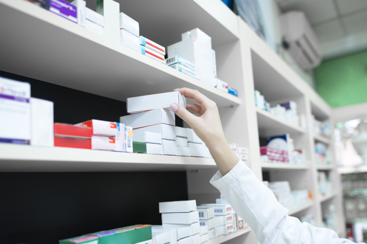 Arrestato 33enne per furto in farmacia e carte rubate