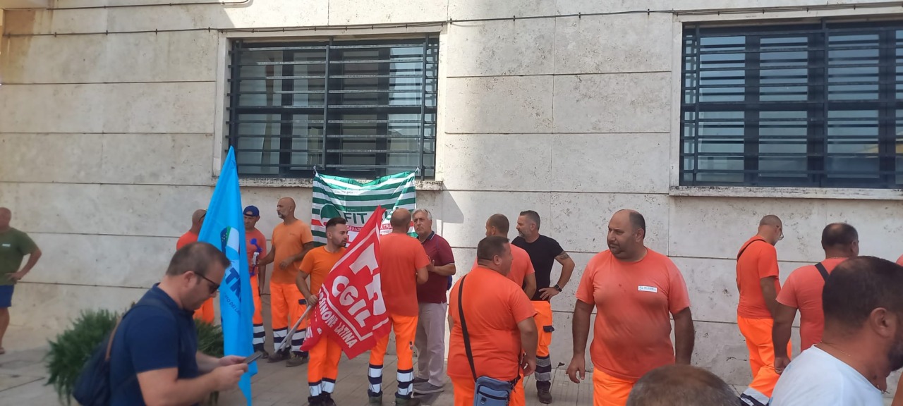 Lavoratori dell’igiene urbana in assemblea a Sabaudia