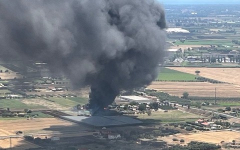 Incendio alla Cooperativa Agricola Agorà: danni ingenti