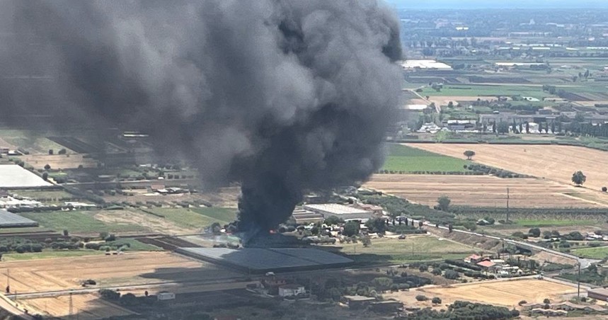 Incendio alla Cooperativa Agricola Agorà: danni ingenti