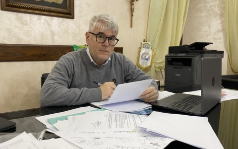 Sezze: TARI in calo del 2%, Ottaviani esalta l’efficienza