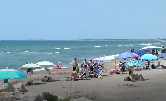 Opposizione chiede dimissioni dopo perdita Bandiera Blu a Latina