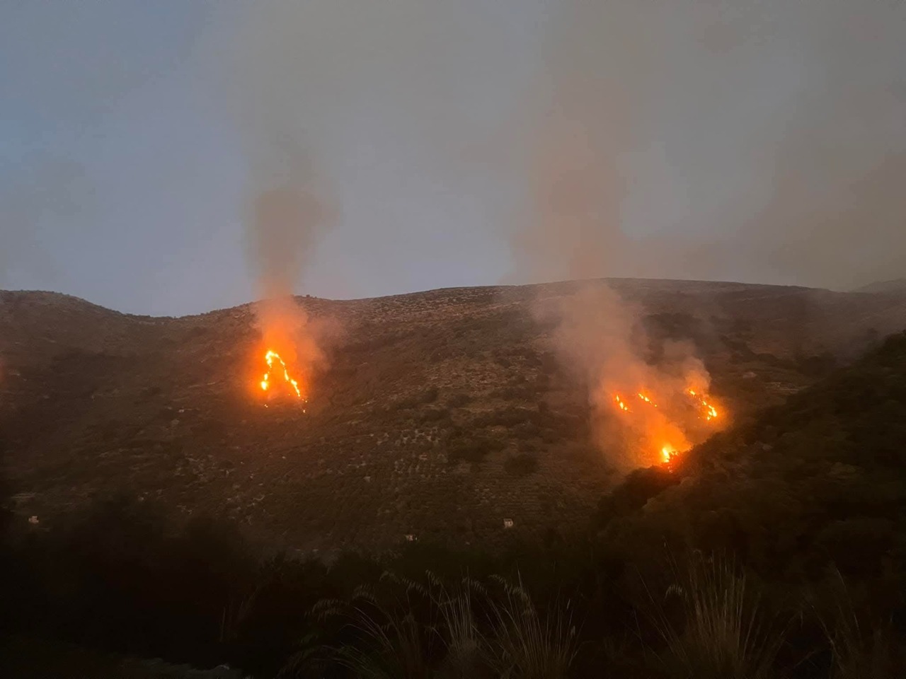 Incendi devastano Sonnino, interventi tempestivi salvano il paese