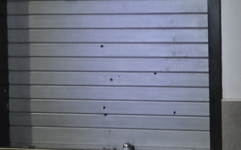 Sparatoria contro un barbiere: si indaga su minacce scritte