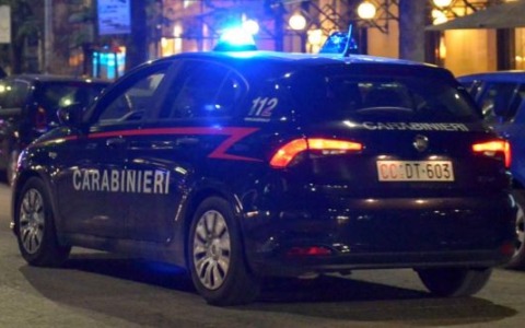 Incendio doloso a Fossignano: uomo in fuga ripreso dalle telecamere