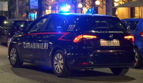 Incendio doloso a Fossignano: uomo in fuga ripreso dalle telecamere