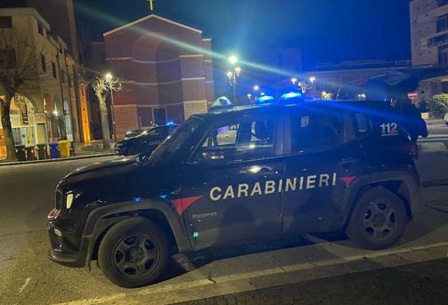 Cinque spari contro il portone di una torre Ater ad Aprilia