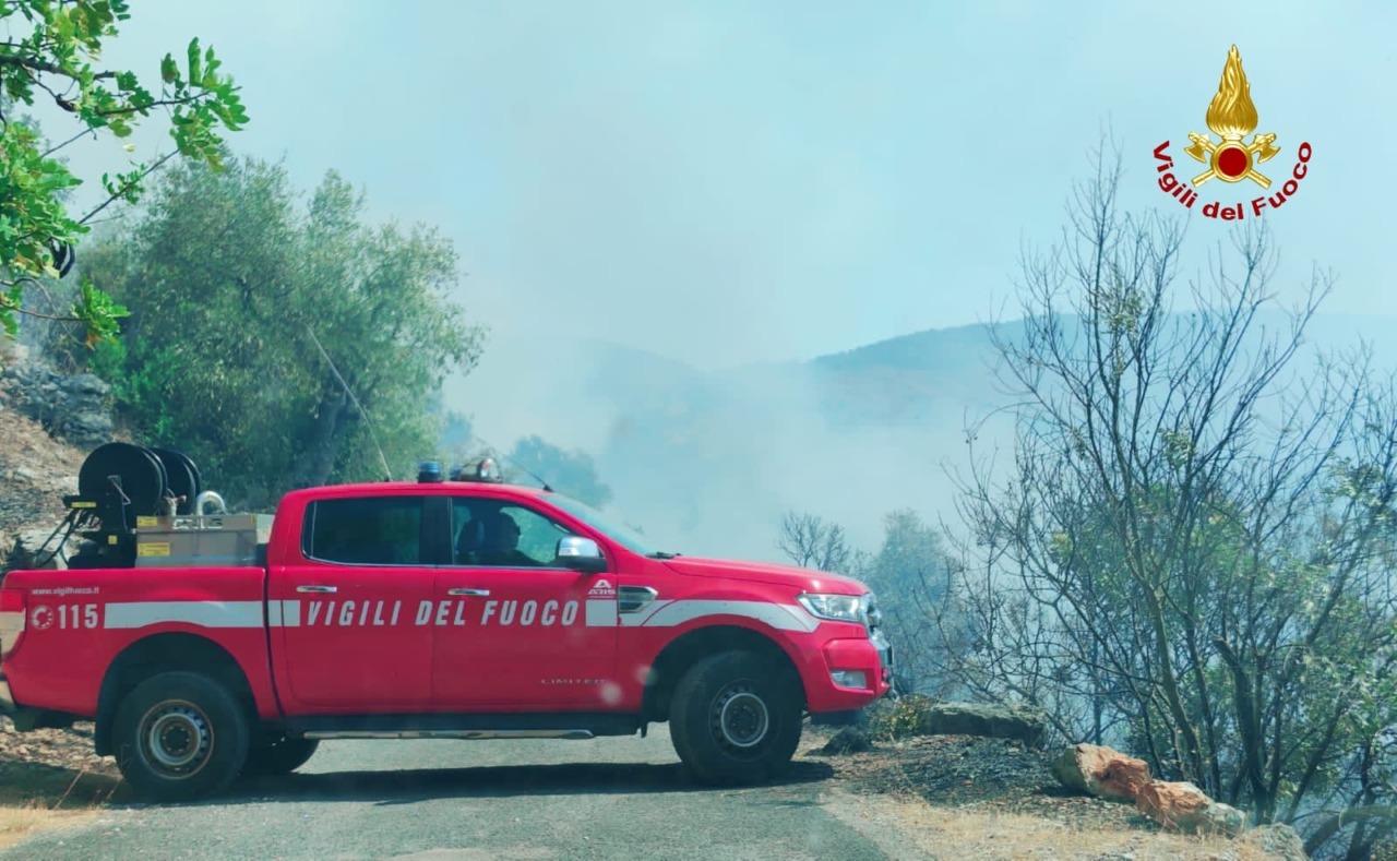 Incendio sui Monti Lepini: oltre 200 interventi aerei in azione