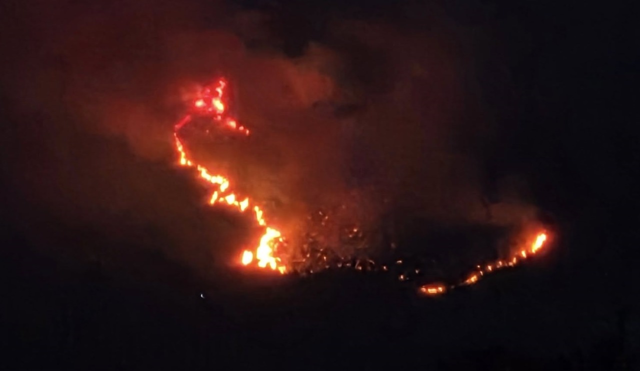 Sermoneta, nuovo rogo sulla montagna: fiamme visibili da lontano