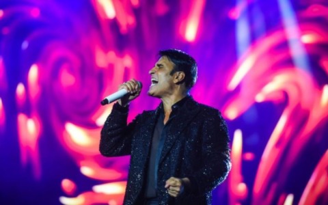 Sabaudia, stasera il concerto di Sal Da Vinci all’Arena del Mare