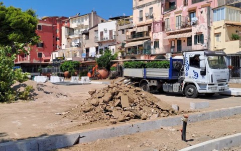 Inizio lavori di riqualificazione a Mola: marciapiedi e aree verdi