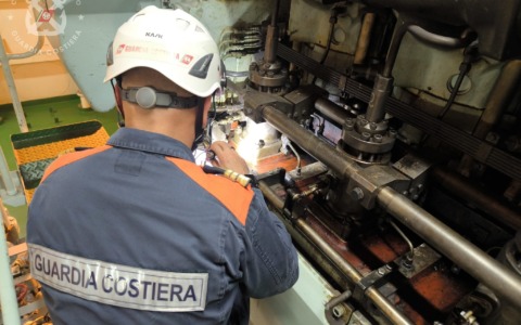 Fermato a Terracina mercantile croato: motori senza certificato