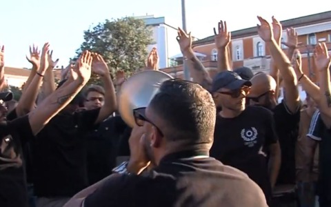Stadio, i tifosi in piazza: nessun confronto con il Comune / VIDEO