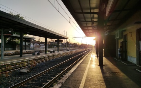 Incendio tra Campoleone e Cisterna: treni sospesi