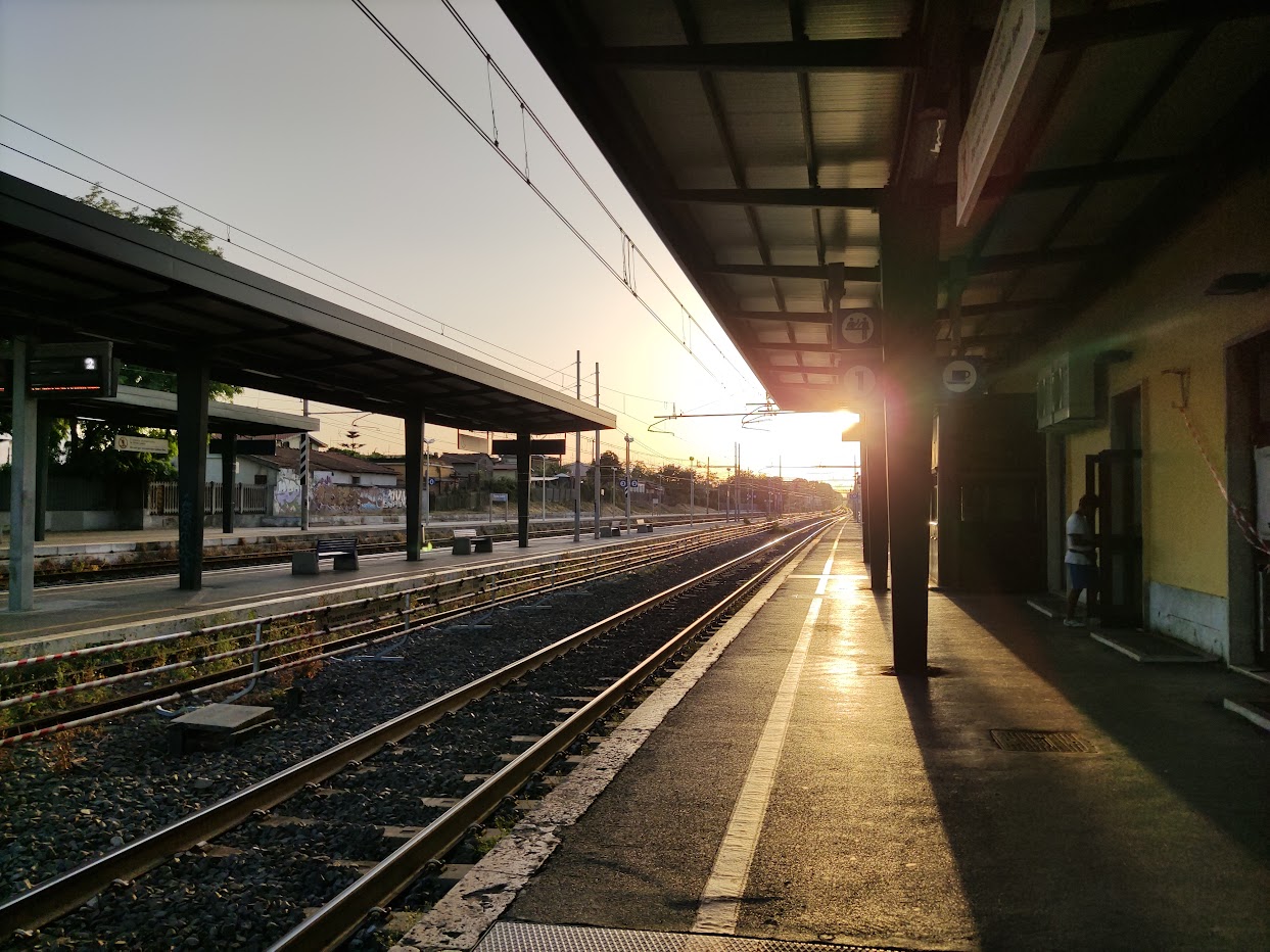 Incendio tra Campoleone e Cisterna: treni sospesi