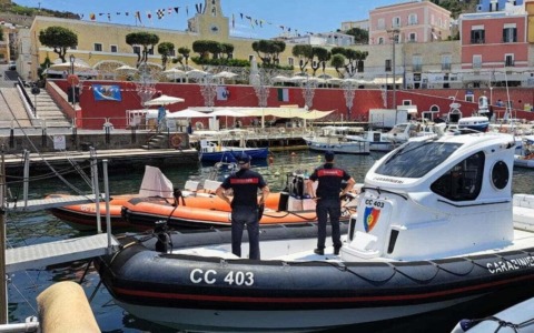 Ponza, diportista ferito: soccorso dai Carabinieri in mare