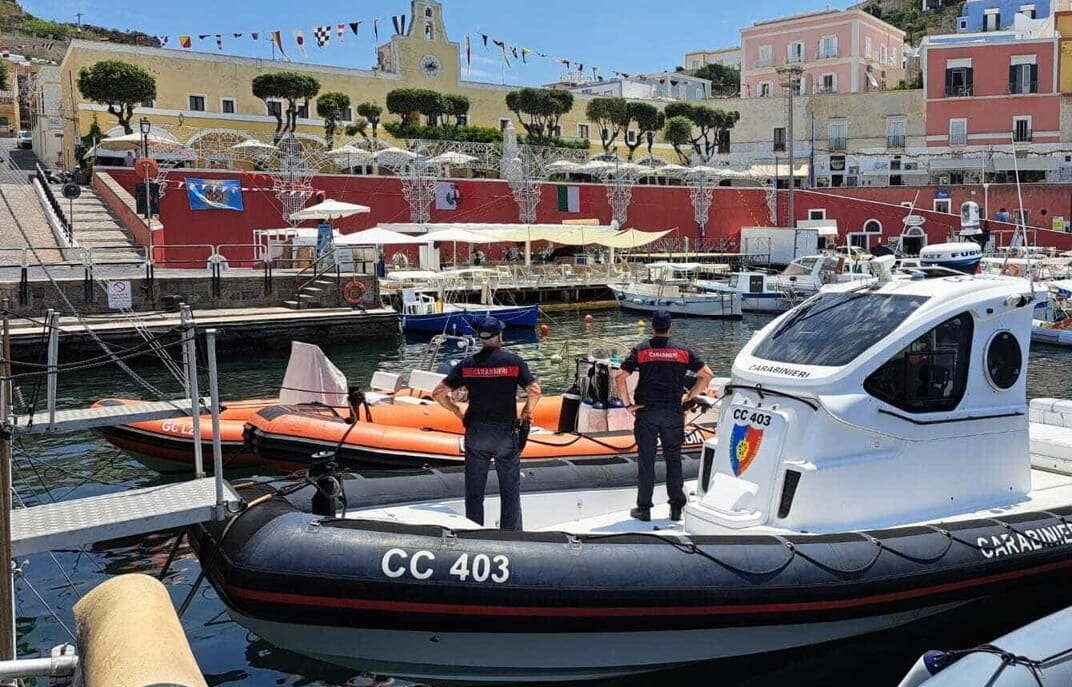 Ponza, diportista ferito: soccorso dai Carabinieri in mare