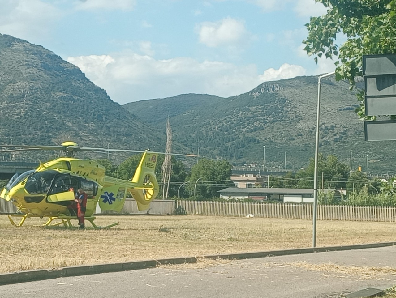 Operaio ferito a una gamba nel cantiere della rotatoria