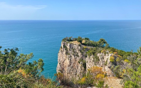 Ferragosto sulla Riviera di Ulisse, l’appello per spiagge pulite