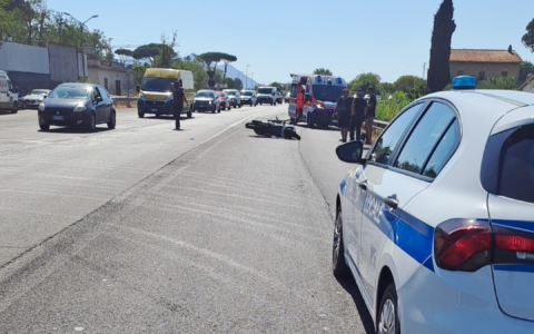 Scontro sulla Pontina tra bici elettrica e moto: grave un 59enne