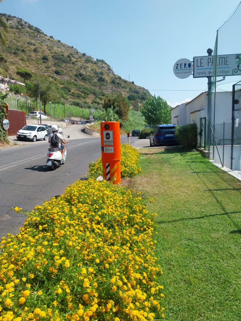 Via Appia sud, installati i box per rallentare il traffico