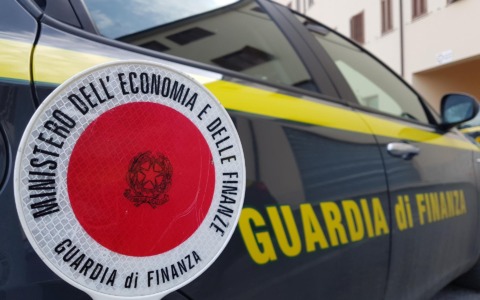 Latina, sequestrati alcuni ombrelloni al Lido Miramare