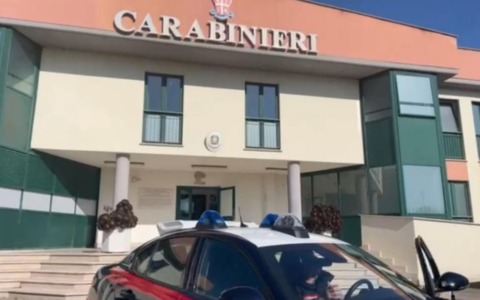Pedinamenti e minacce alla ex: scatta il braccialetto elettronico