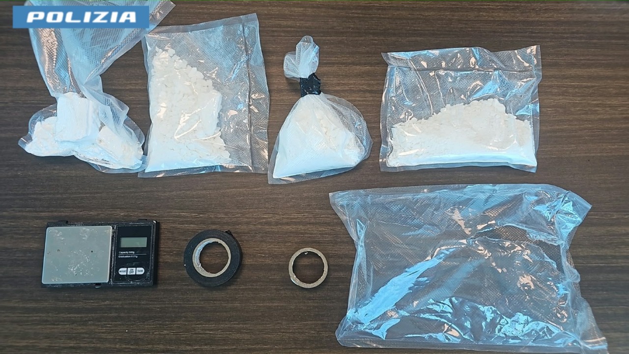 Aprilia, due arresti: sequestrati oltre 424 grammi di cocaina
