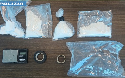 Aprilia, due arresti: sequestrati oltre 424 grammi di cocaina