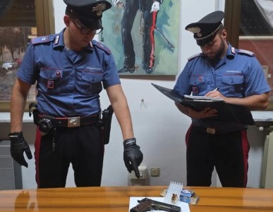 Pistola clandestina e munizioni: arrestato sulla Pontina