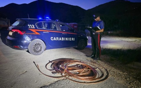 Furto di rame al cantiere ferroviario: arrestati due giovani