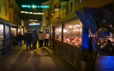 Incendio al pub di via Neghelli, riaffiora un precedente