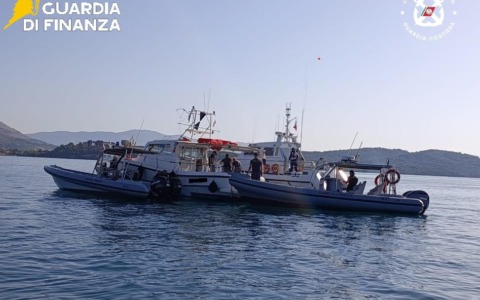 Barca rubata a Gaeta, fermato in mare il presunto responsabile