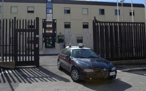 Crack e cocaina in uno stabile comunale occupato: arrestato