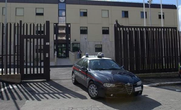 Crack e cocaina in uno stabile comunale occupato: arrestato