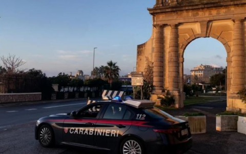 Terracina, ruba un’auto e investe un pedone: arrestato