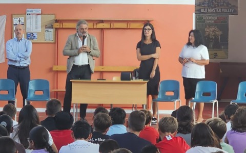 Scuole, Giannetti e Feudi in visita negli istituti di Terracina