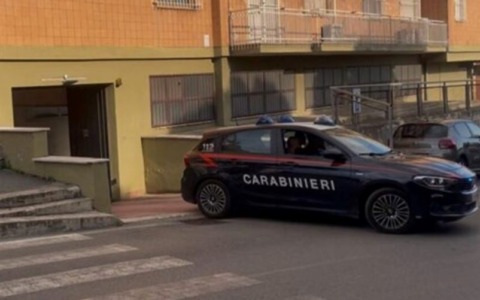 Aggredisce figlio e genitori: divieto di avvicinamento